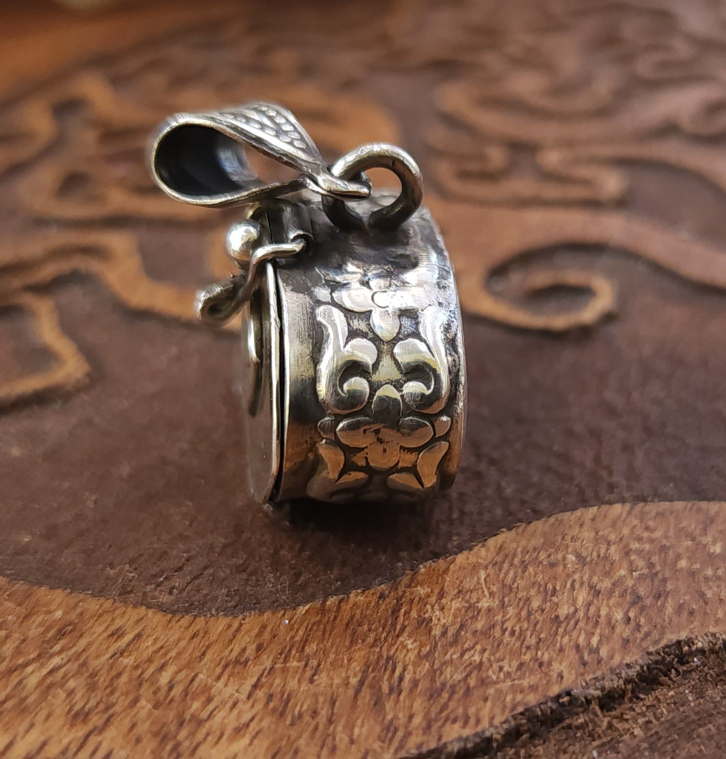Spectrolite Treasure Keeper Pendant