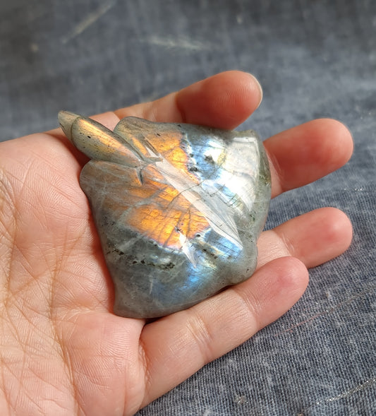 Labradorite Stingray Carving