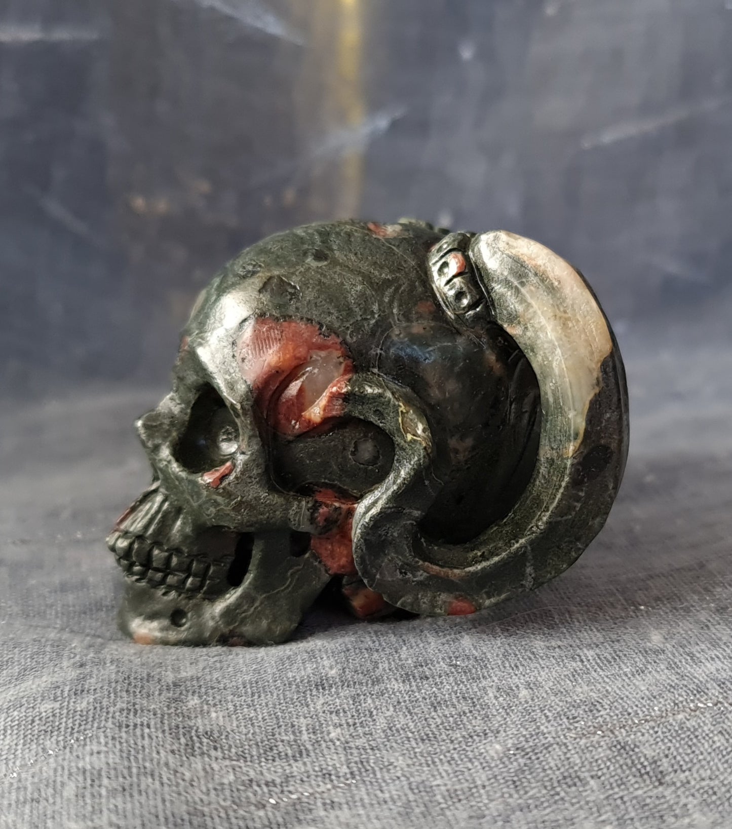 Bloodstone Horned Skull