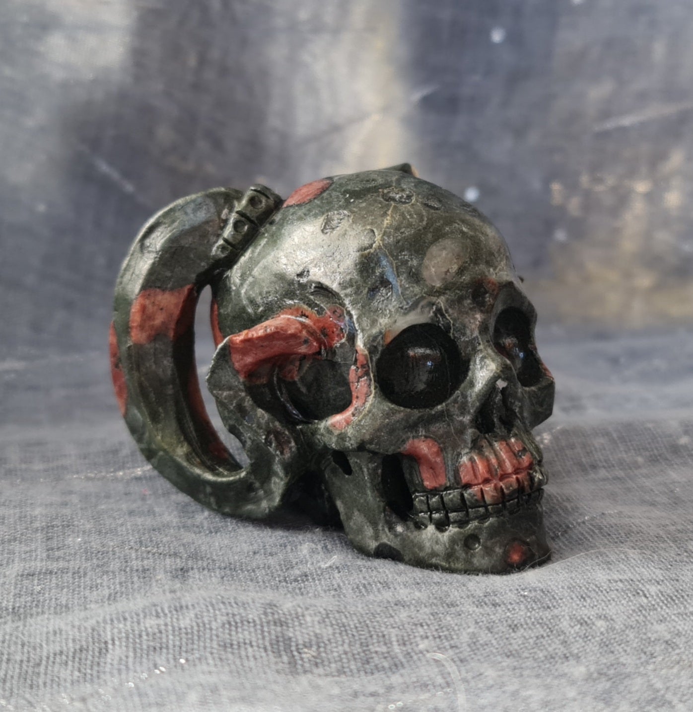 Bloodstone Horned Skull