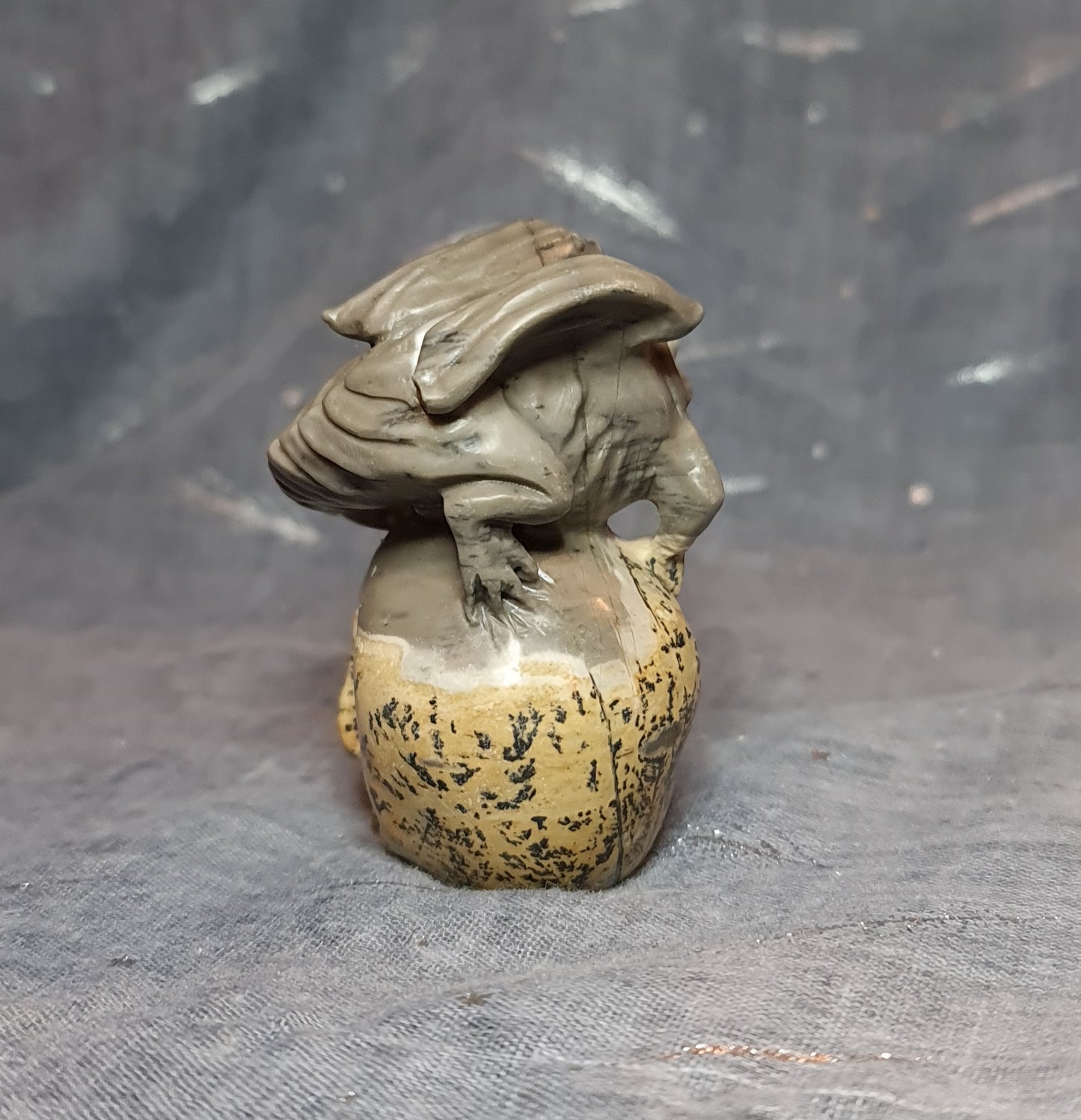 Dendritic Jasper Dragon on Skull
