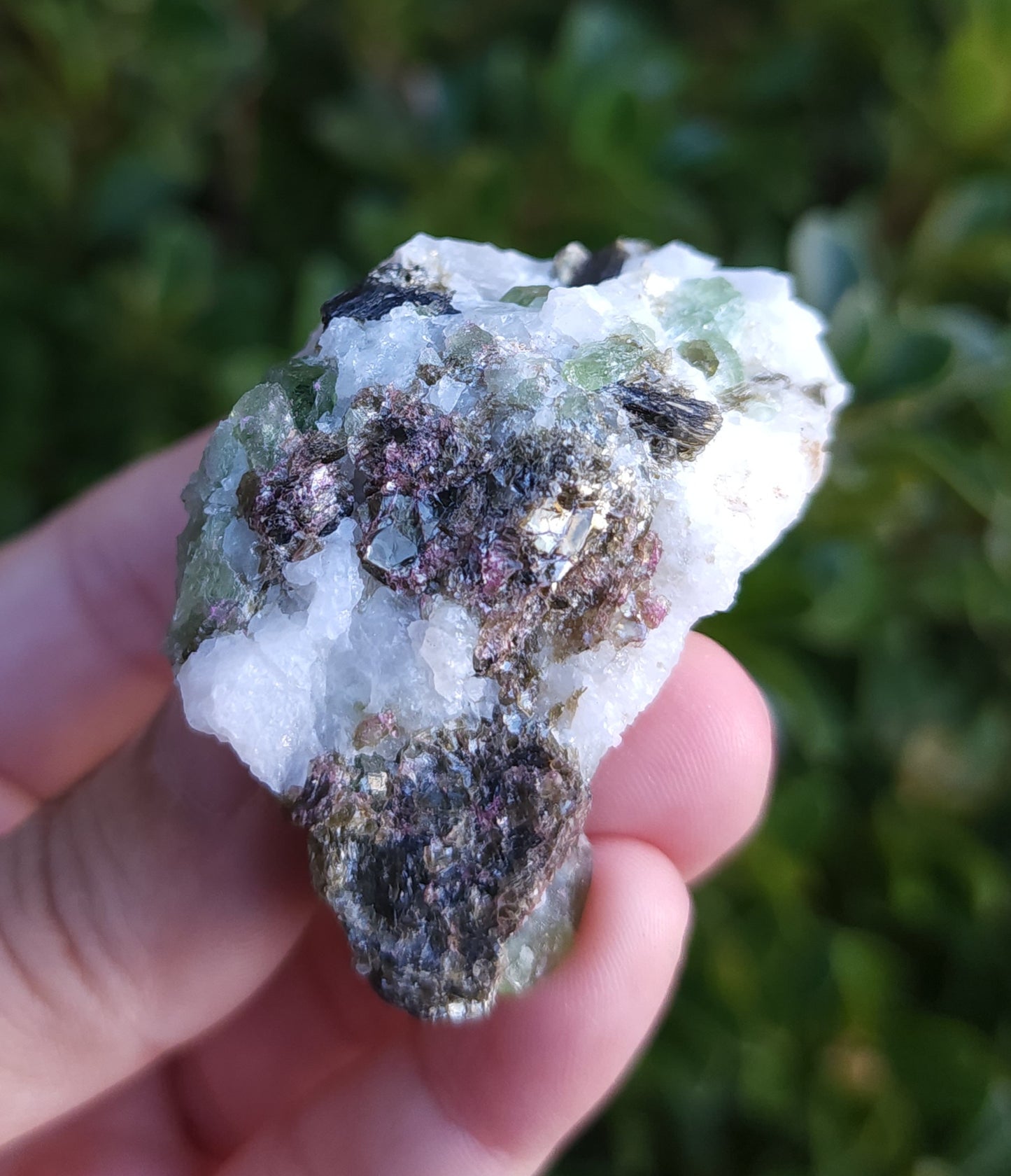 Chrome Diopside & Biotite Mica in Albite