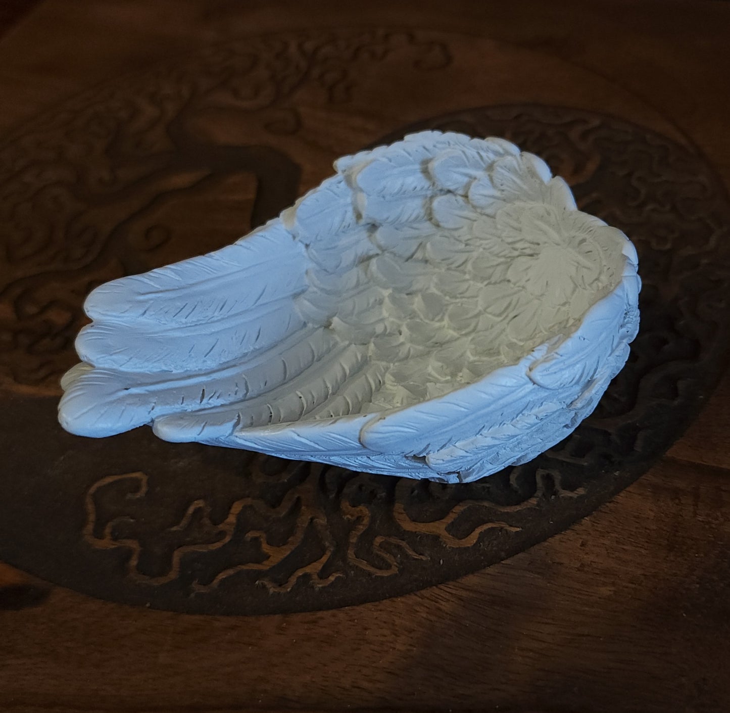 SECONDS - Angel Wing Sphere Stand/Trinket Bowl