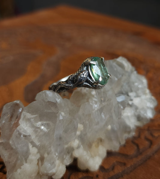 "Serpentine" Sterling Silver & Green Kyanite Ring