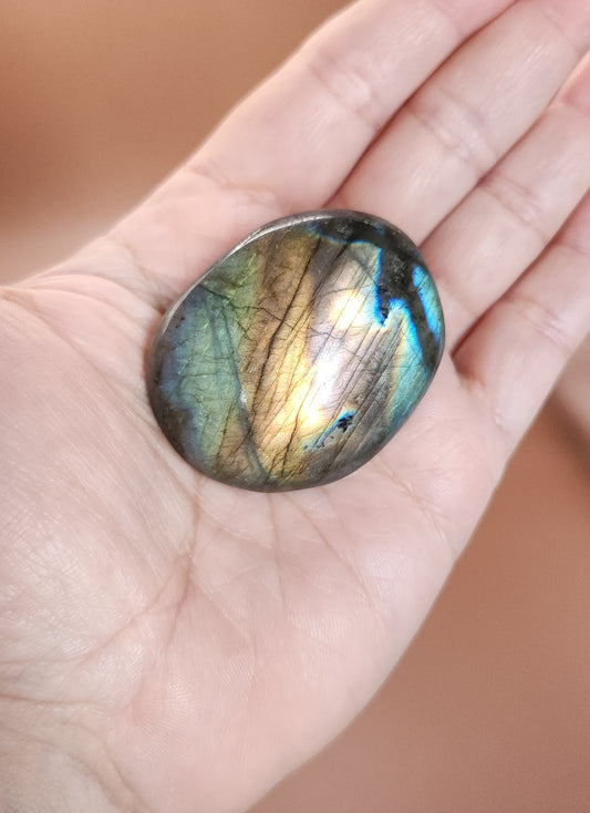 Labradorite Palmstone