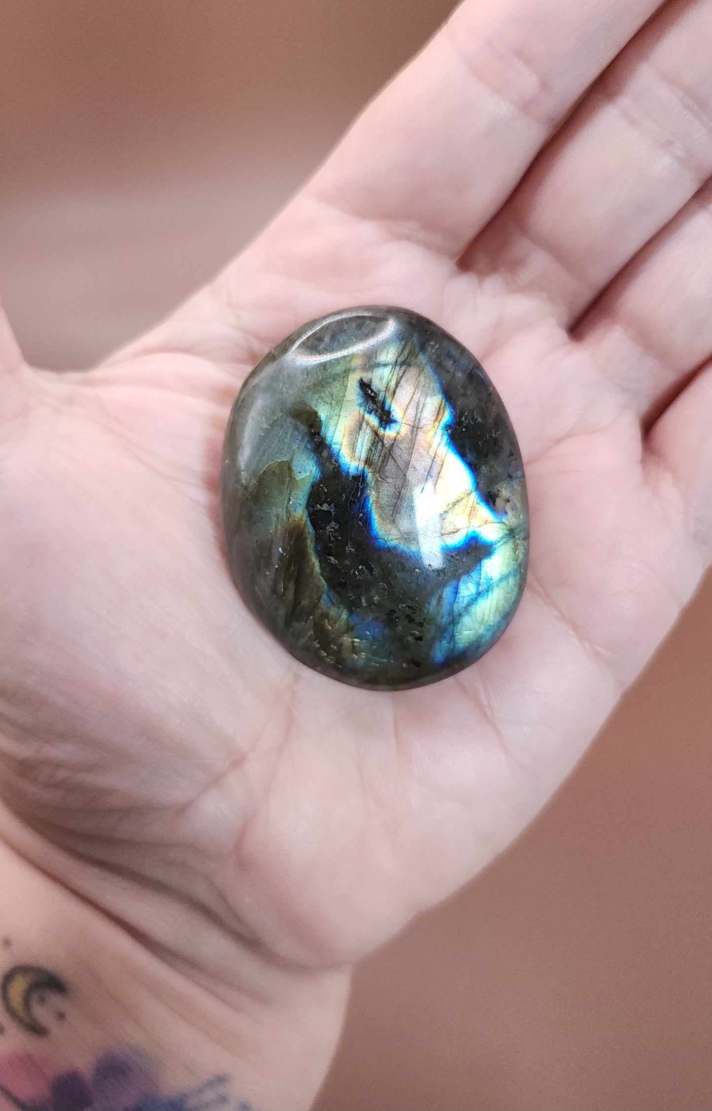 Labradorite Palmstone