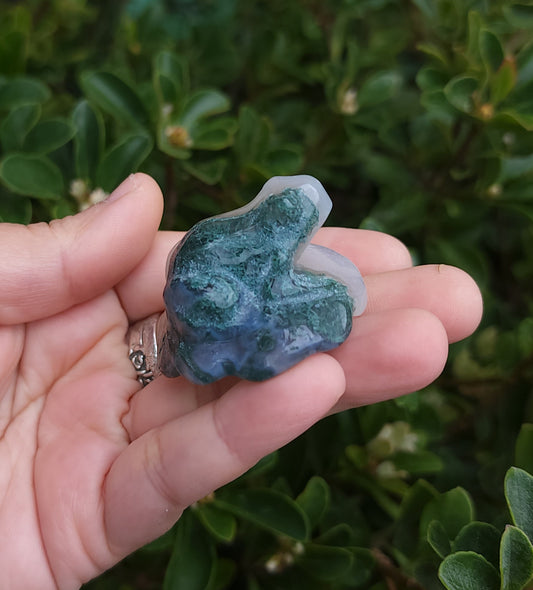 Moss Agate Frog on Lily Pad